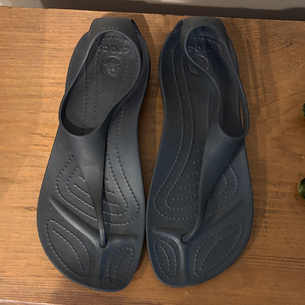 CROCS black Thong Sandals